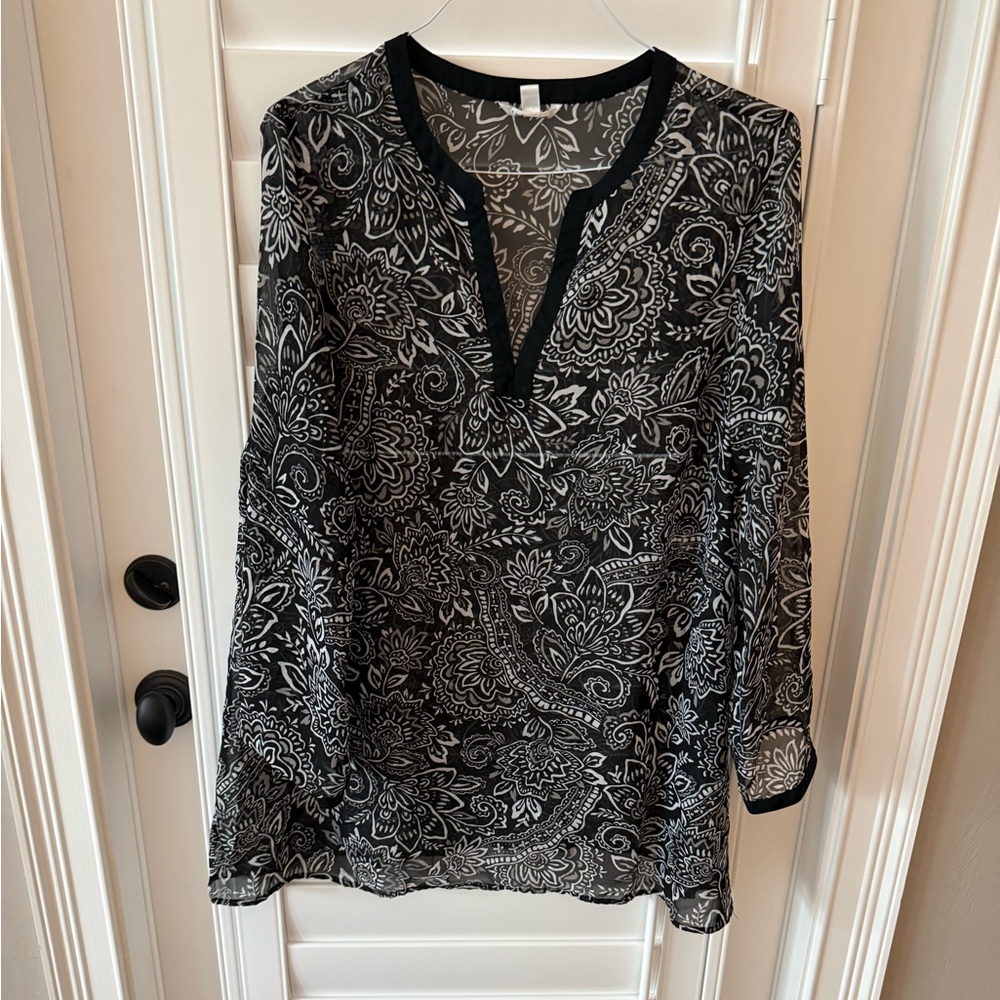 Croft & Barrow Black and White Paisley Top